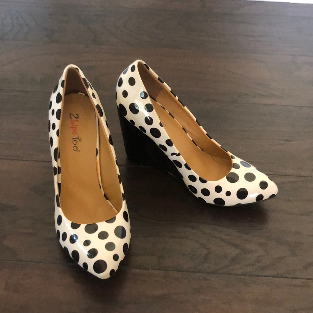 2LipsToo BRAND NEW Polka Dot Wedgess 7.5